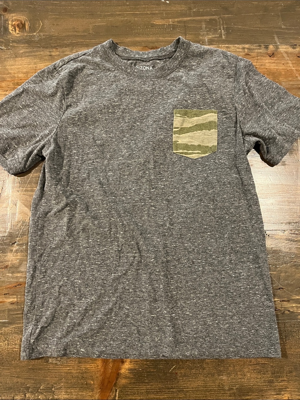 Arizona Jean Company Gray Short Sleeve Tee with Camouflage Pocket